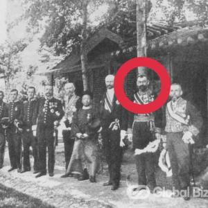 국내 반전 여론 불구, 50년 7월 구축함 파견... 파병동의원 통과 후 18개 훈장받은 몽클라르 중장, 계급 4단계 낮춰 중령 참전