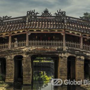 1615년 호이안 가톨릭 공동체 설립, 응우옌 왕조 수립 도움 줘 ..반란 개입 사제 때문에 1836년 대대적 탄압받아